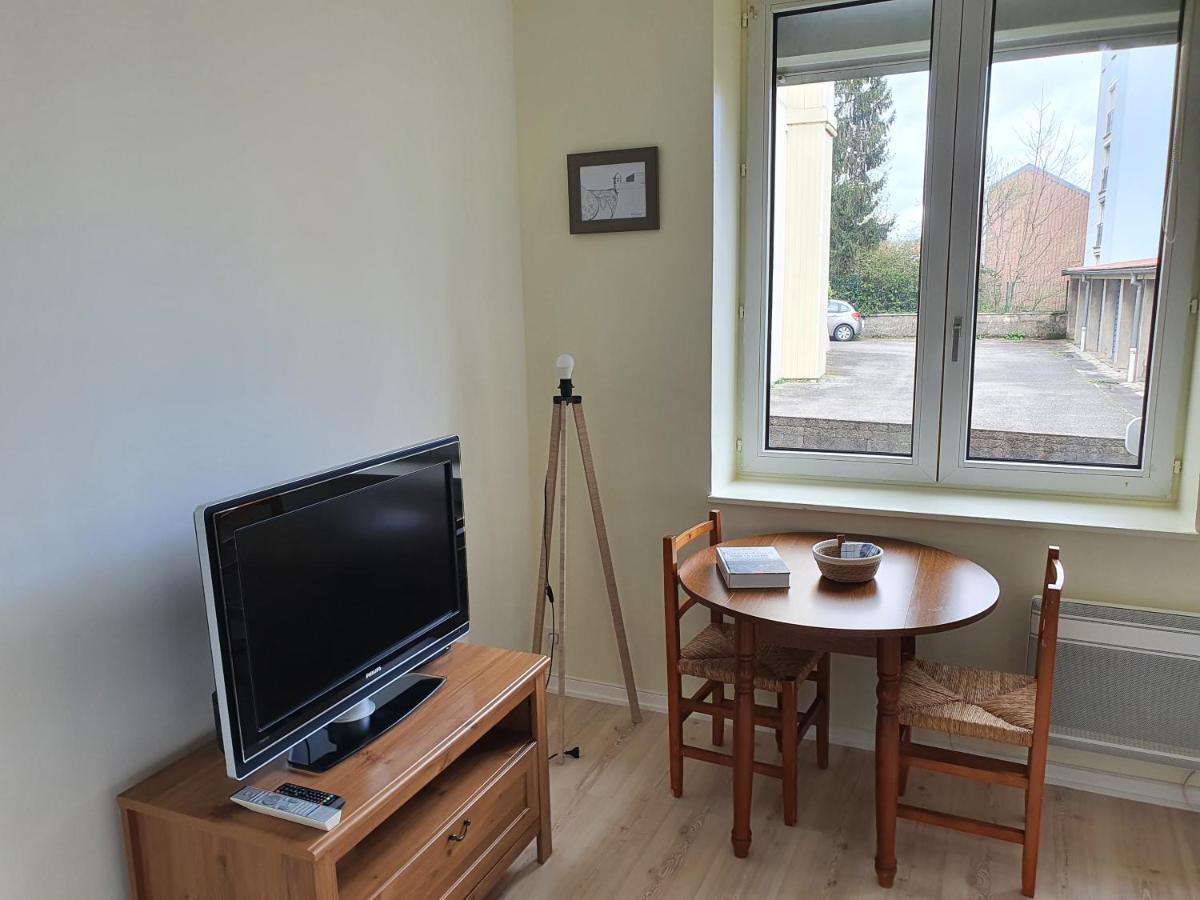 Le Comtois, Au Calme Proche De La Gare Apartment