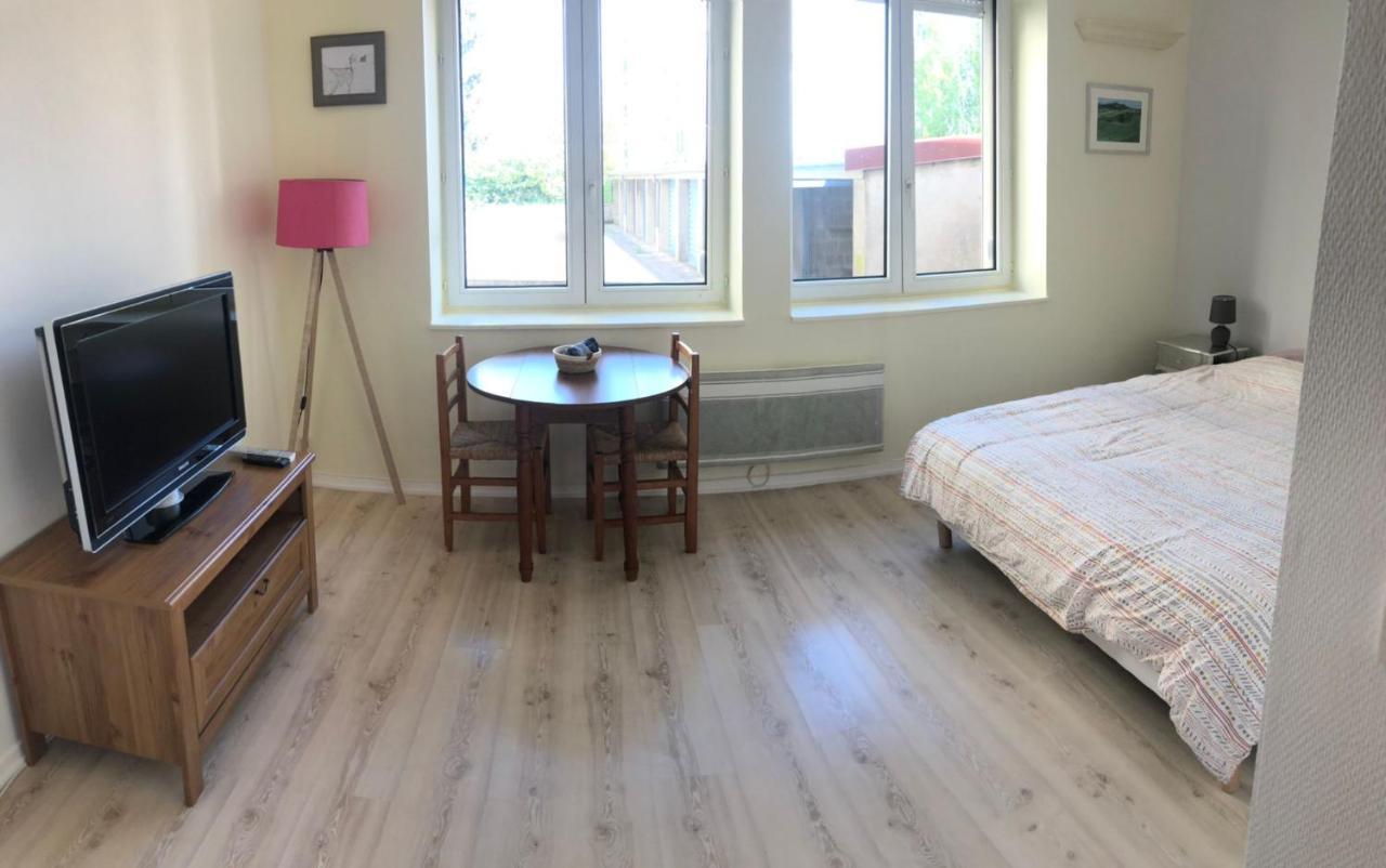 Le Comtois, Au Calme Proche De La Gare Apartment
